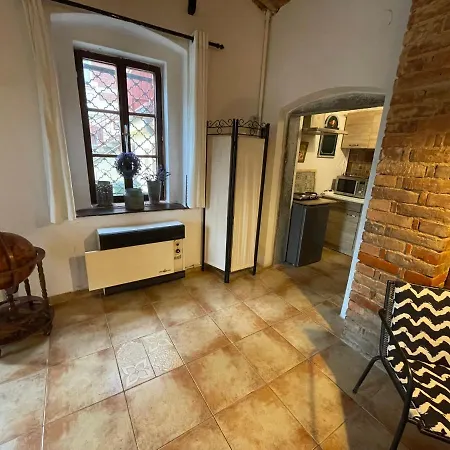 Colonial Apartment *